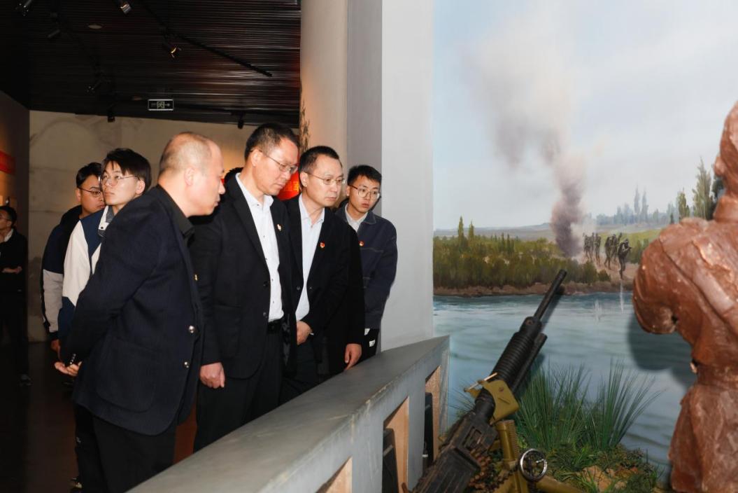 港產公司黨支部開展“緬懷革命先烈 傳承紅色基因”主題黨日活動4.jpg