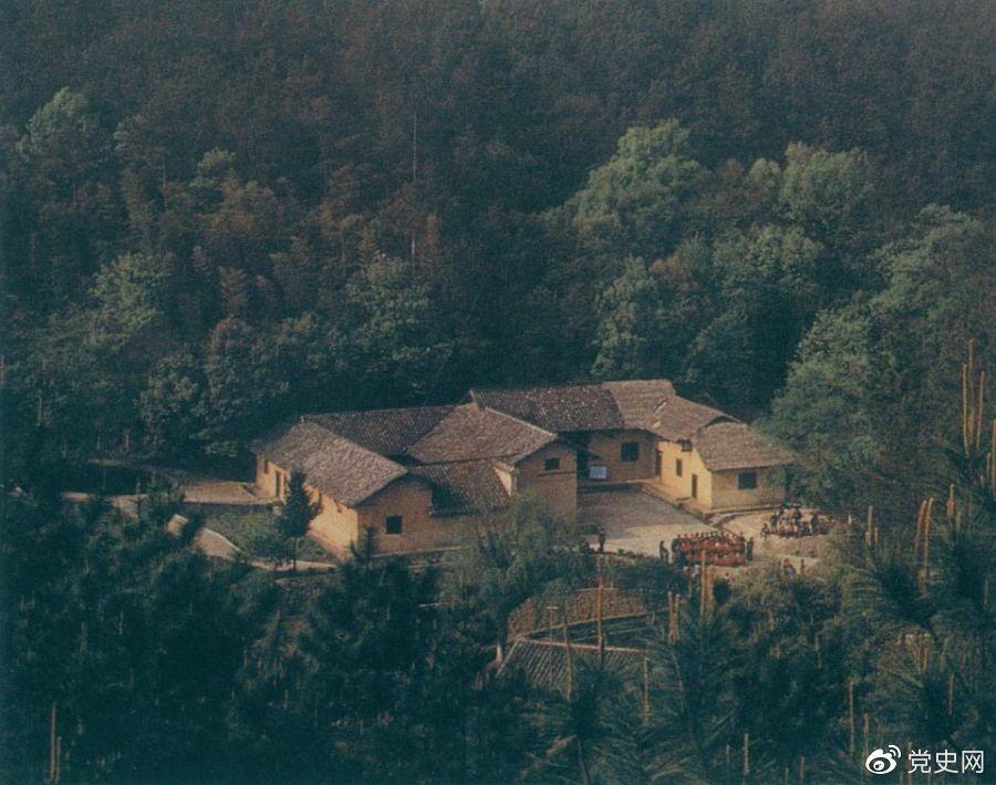 毛澤東故居&mdash;&mdash;湖南省湘潭縣韶山?jīng)_上屋場。1893年12月26日，毛澤東在這里誕生。